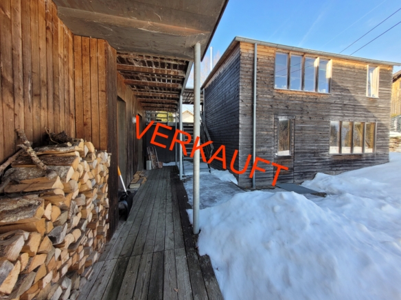 Wohnen wie im eigenen Haus! 5 Zimmer, 120 m² Wfl. + 32 m² Hobbyraum + 800 m² Grund.